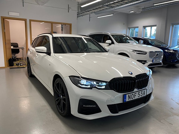 BMW 330e 3 of 17