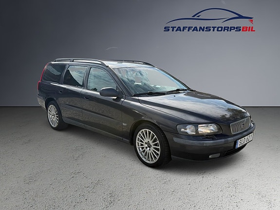 Volvo V70 3 of 7