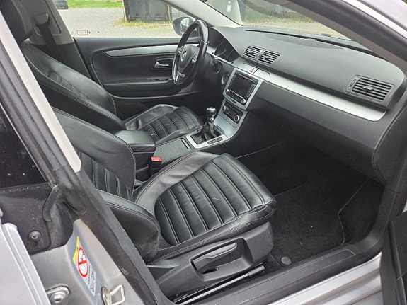 Volkswagen Passat CC 13 of 15