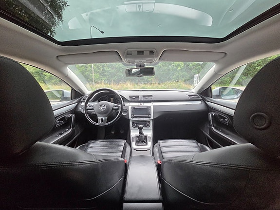 Volkswagen Passat CC 11 of 15
