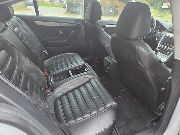 Volkswagen Passat CC 9 of 15