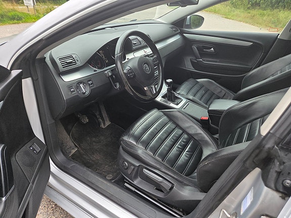Volkswagen Passat CC 14 of 15