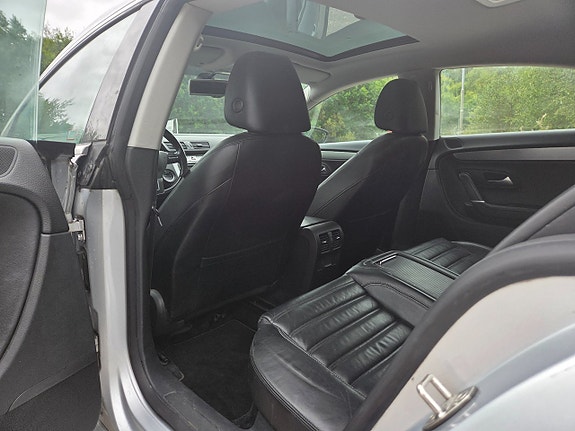 Volkswagen Passat CC 8 of 15