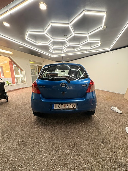 Toyota Yaris 4 of 6