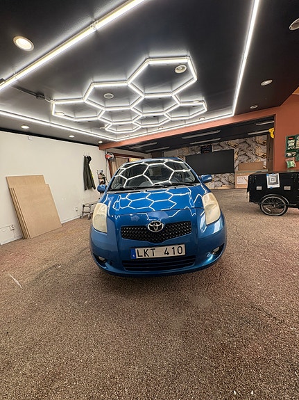 Toyota Yaris 2 of 6