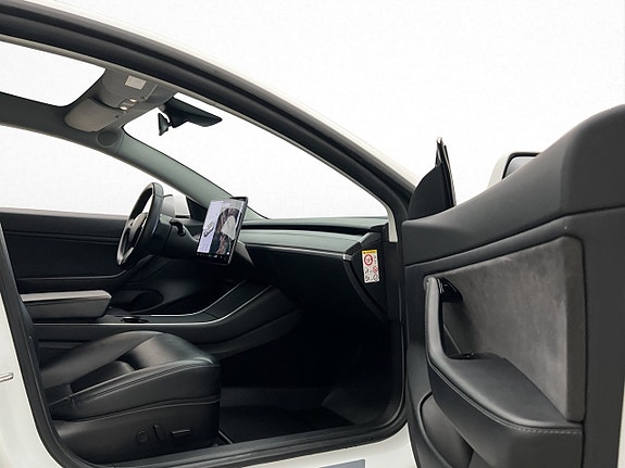 Tesla Model 3 26 of 30