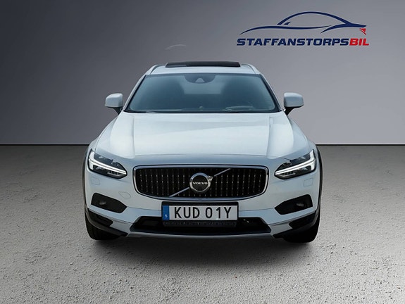 Volvo V90 Cross Country 2 of 21