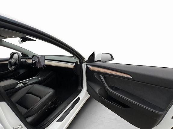 Tesla Model 3 26 of 30