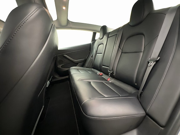 Tesla Model 3 24 of 30