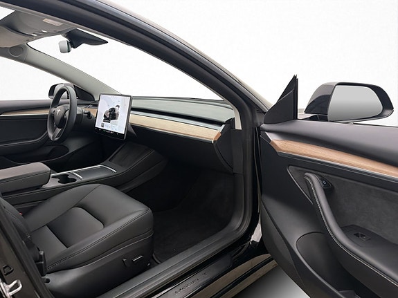 Tesla Model 3 27 of 30