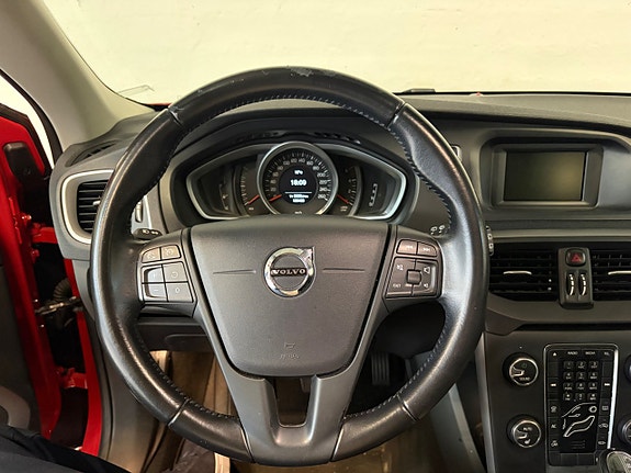 Volvo V40 8 of 18