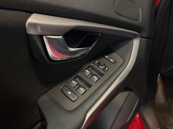 Volvo V40 12 of 18