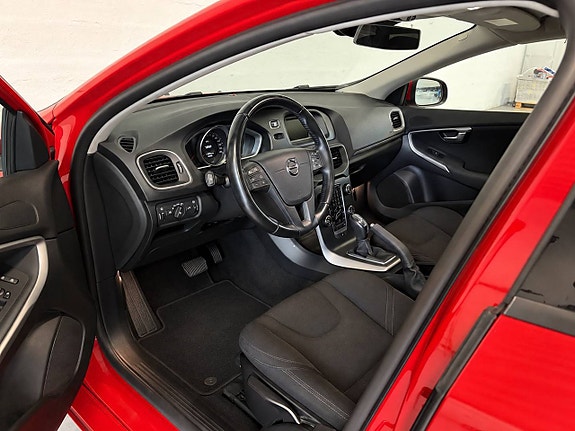 Volvo V40 6 of 18