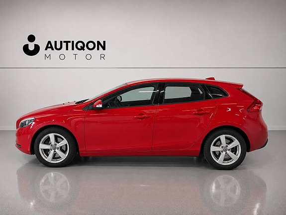Volvo V40 2 of 18