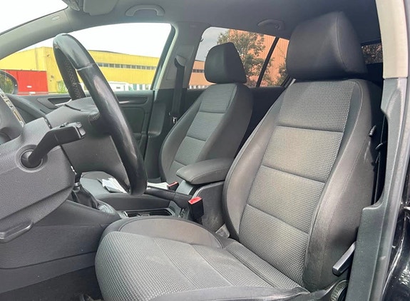 Volkswagen Golf VI 5 of 9