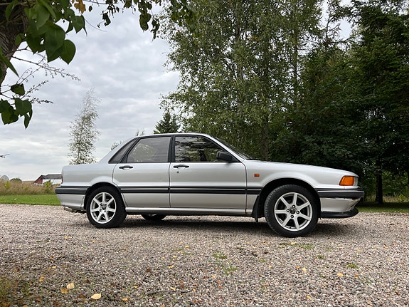 Mitsubishi Galant 3 of 13