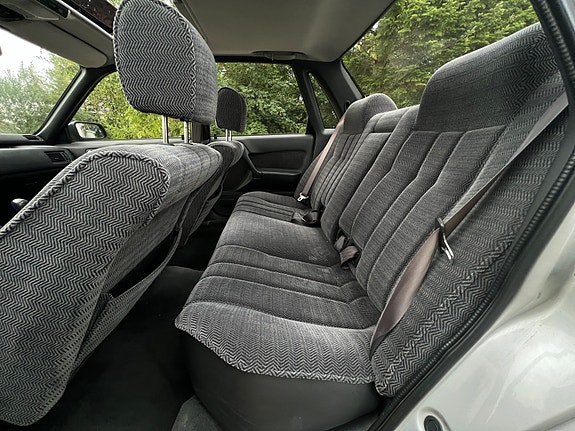 Mitsubishi Galant 7 of 13