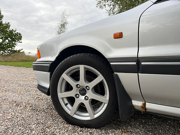 Mitsubishi Galant 4 of 13