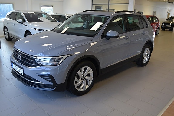 Volkswagen Tiguan 3 of 16