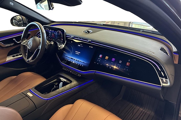 Mercedes-Benz E300 de 10 of 15