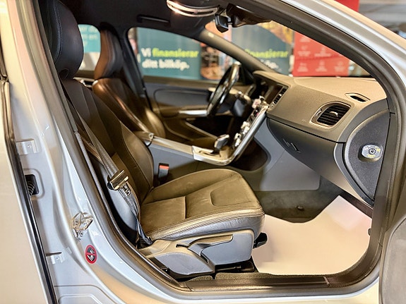 Volvo V60 Cross Country 7 of 20
