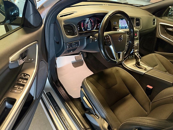 Volvo V60 Cross Country 10 of 20