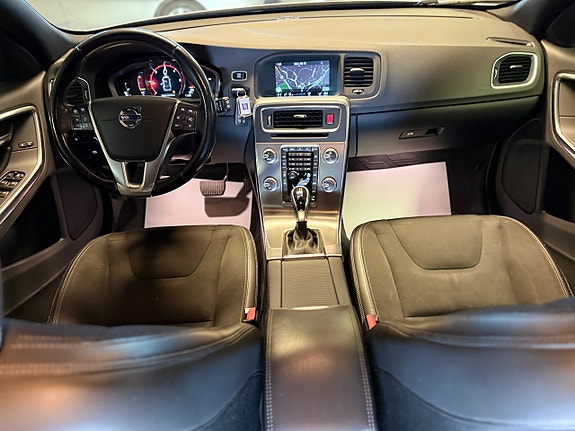 Volvo V60 Cross Country 9 of 20