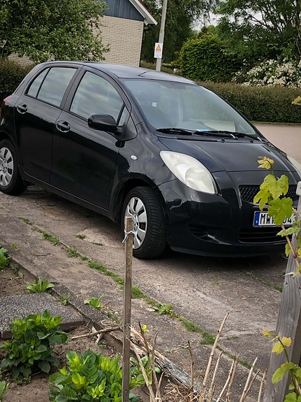 Toyota Yaris 2 of 2