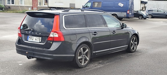 Volvo V70 3 of 5