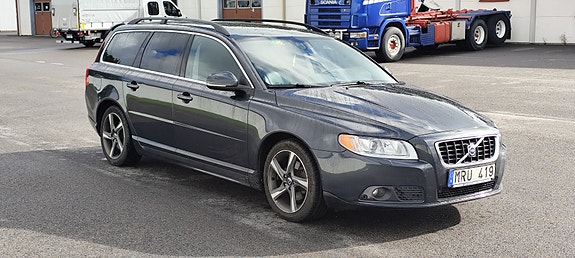 Volvo V70 2 of 5