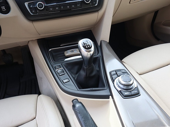 BMW 320d 8 of 17
