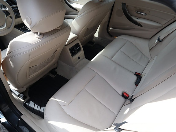 BMW 320d 13 of 17