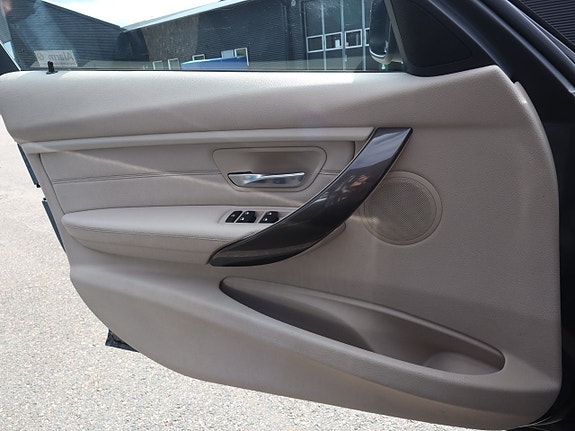 BMW 320d 11 of 17