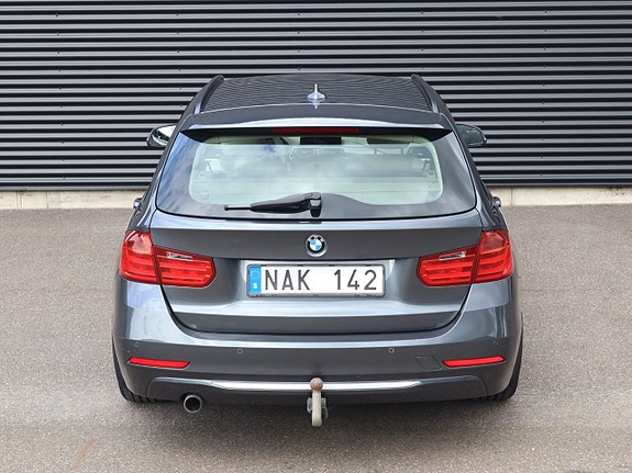 BMW 320d 4 of 17