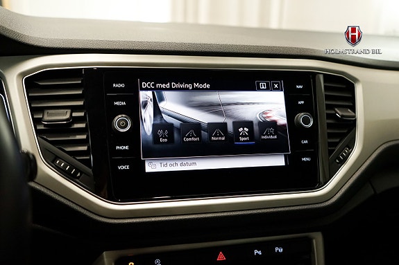 Volkswagen T-Roc 19 of 24