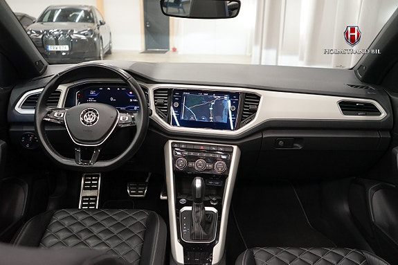 Volkswagen T-Roc 12 of 24