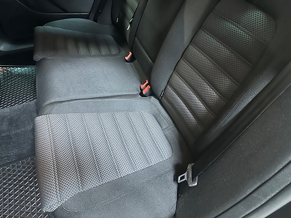 Volkswagen Passat 7 of 11