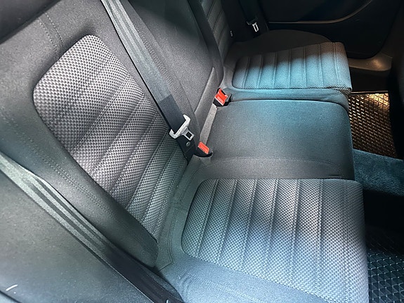 Volkswagen Passat 9 of 11