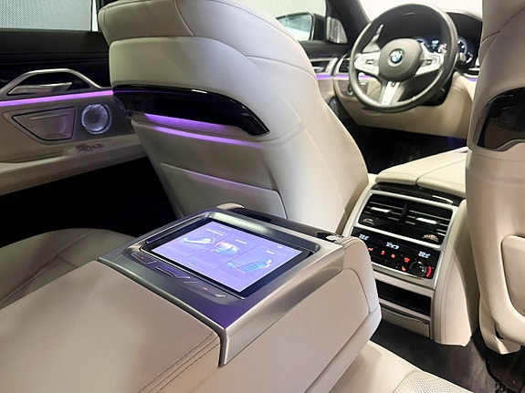 BMW 750d 22 of 30