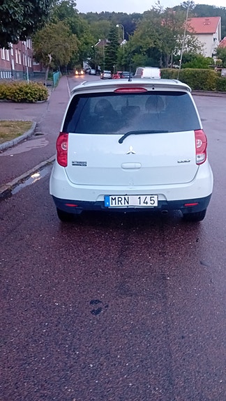 Mitsubishi Colt 2 of 10