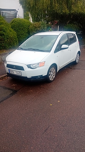 Mitsubishi Colt 4 of 10