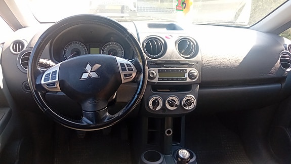 Mitsubishi Colt 9 of 10