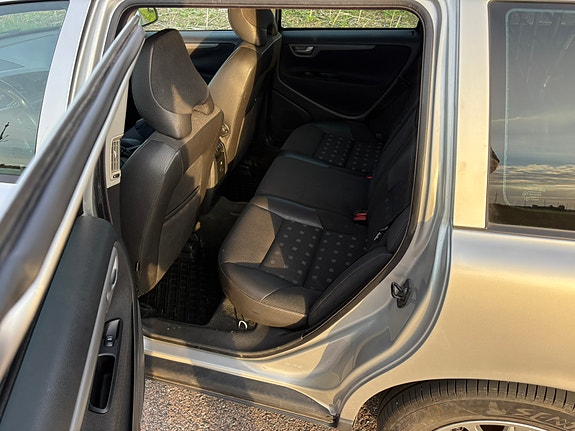 Volvo V70 7 of 8