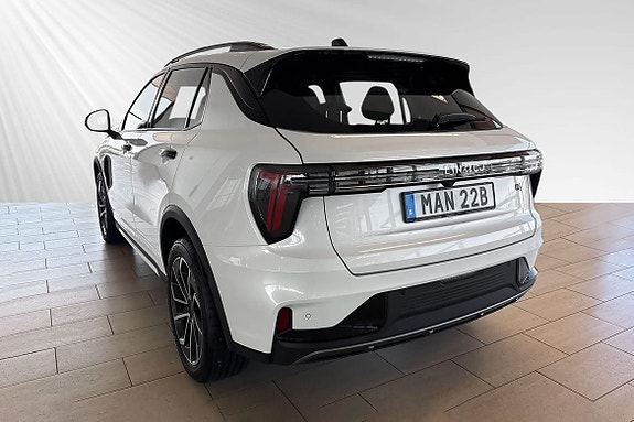 Lynk & Co 01 3 of 17