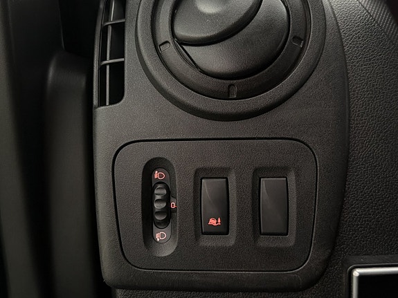 Nissan NV400 12 of 27