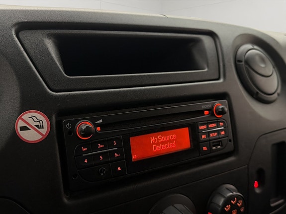 Nissan NV400 20 of 27