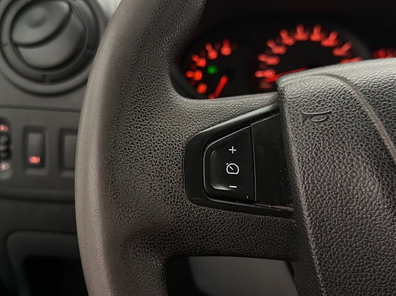 Nissan NV400 16 of 27