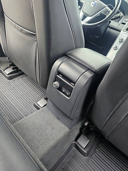 Volvo XC60 15 of 30