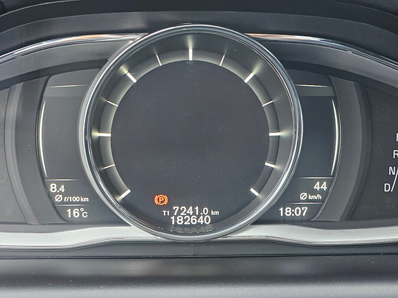 Volvo XC60 8 of 30