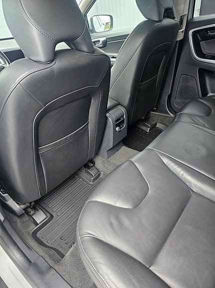 Volvo XC60 10 of 30
